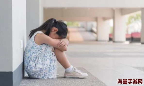 女孩双手双脚被反绑作文批改：揭示了青少年心理健康问题的重要性与社会关注的必要性