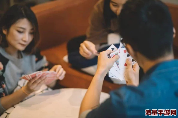 打扑克无码：揭秘扑克游戏中的策略与技巧，提升你的牌技，让你在朋友聚会中脱颖而出！