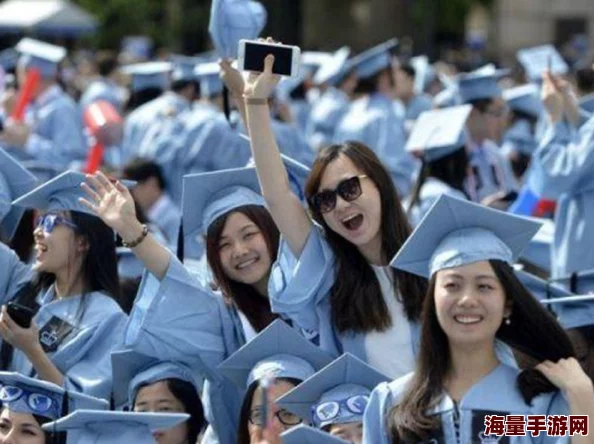 震惊！扒开胸罩揉她乳尖视频引发网友热议，背后真相令人难以置信，究竟发生了什么？