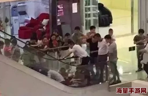 震惊！嗯啊边走边做…h楼梯，竟然引发了意想不到的事故，现场目击者纷纷表示难以置信！