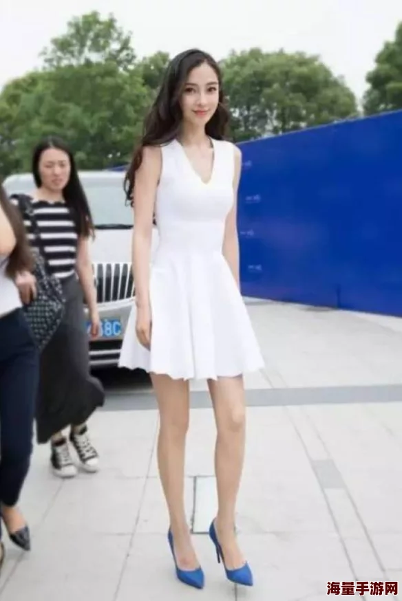 枯瘦娇小小若女黑人HD：这是一部展现一位身材纤细、肤色深邃的年轻女性在生活中独特魅力与个性的高清作品