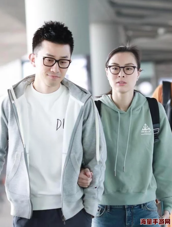 体育生Gay脱裤子-自-慰-感受：分享我的真实体验与内心挣扎，如何面对社会的偏见与自我认同之路
