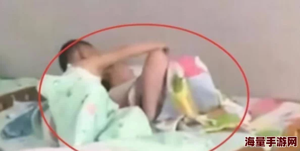 男生摸女生下面的视频引发热议，网友们纷纷讨论性别界限与个人隐私的重要性，社会反响强烈