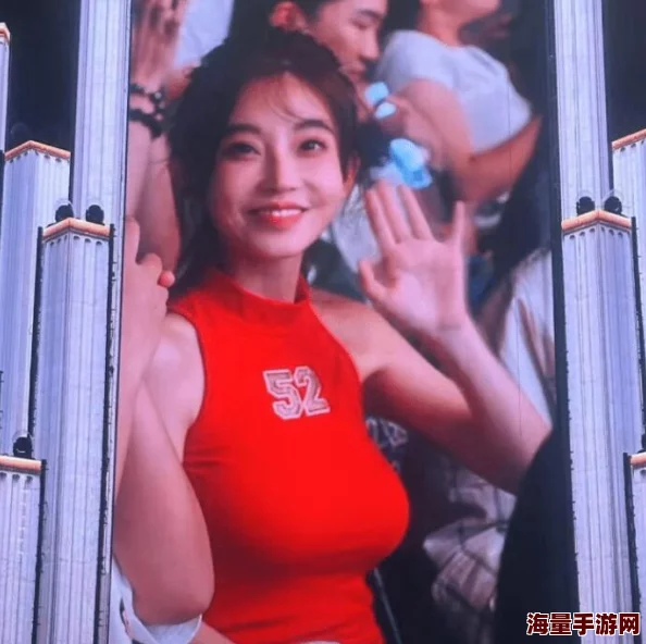 体育生露J巨大包自慰，引发网友热议：有人认为这是个人隐私的展示，也有人批评其不当行为，争论不断