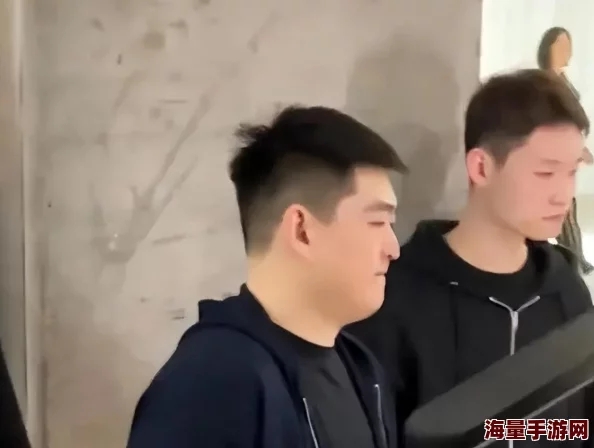 沈阳老阿姨巅峰的时候：她的舞蹈视频在网络上引发热议，吸引了众多网友点赞和评论