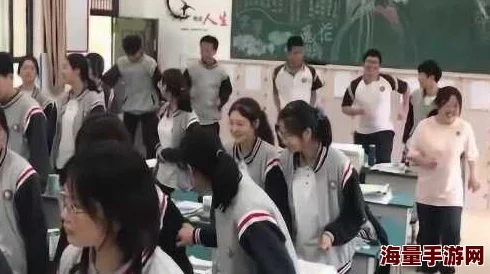 我把同桌操了：近日，校园内流传一段视频，引发热议，众多网友对此事展开讨论，关注事件背后的真相与影响
