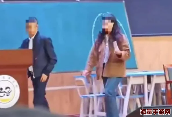 我把同桌操了：近日，校园内流传一段视频，引发热议，众多网友对此事展开讨论，关注事件背后的真相与影响