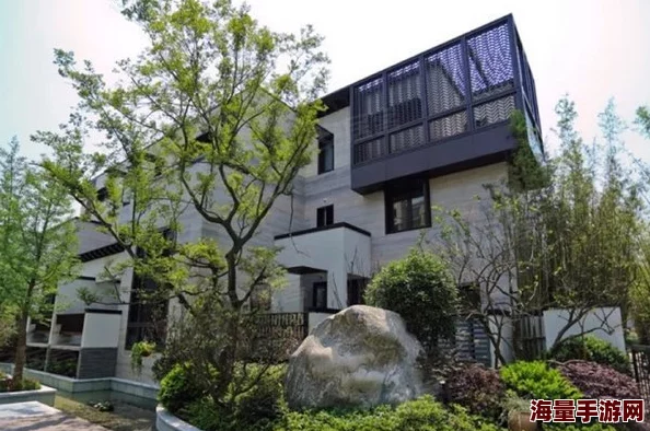 秋霞宅宅236理论片：最新动态显示该影片在网络平台上的观看量持续攀升，观众反馈热烈，引发广泛讨论