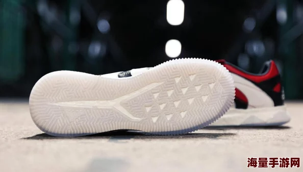 adidas高清视频震撼发布，展现全新运动科技与时尚潮流的完美结合，引领未来运动风尚！