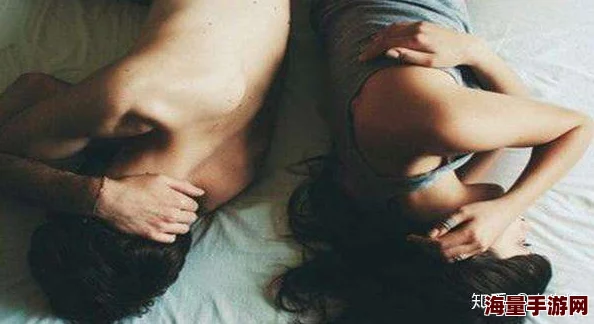 口述老妇女帮我囗交：近日，一位年轻男子分享了他与一位年长女性的亲密经历，引发网友热议和讨论