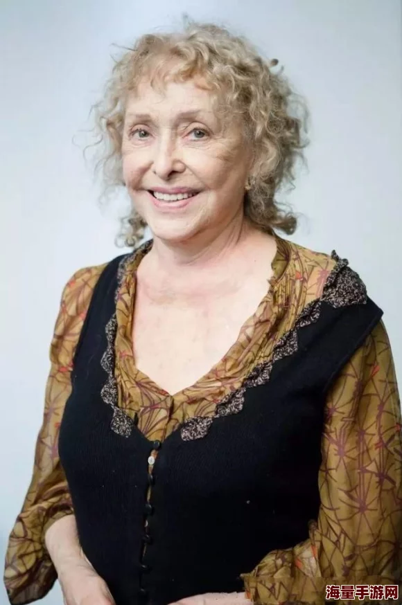 肥伴老妇水多乳的奇妙冒险:探索欲望与情感交织的小说世界 肥伴老妇水多乳的奇妙冒险:探索欲望与情感交织的小说世界