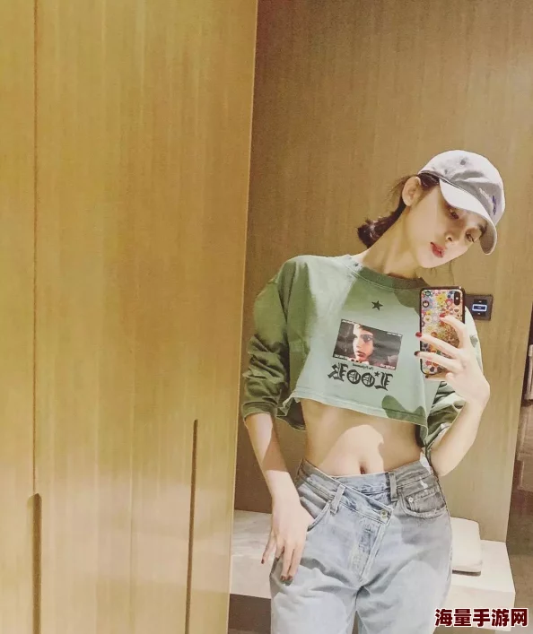 美女把衣服脱光光,近日在社交媒体上引发热议,众多网友纷纷评论,讨论其背后的意义与影响 美女把衣服脱光光,近日在社交媒体上引发热议,众多网友纷纷评论,讨论其背后的意义与影响