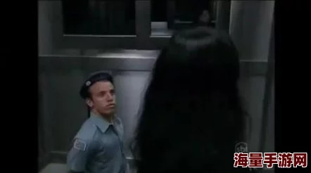 电梯停电吸乳刺激爽文：一场意外的邂逅，情感与欲望交织的故事引发热议，读者纷纷分享阅读体验