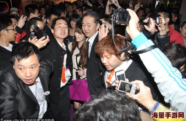 波多野结衣办公室秘书:最新动态揭示她在职场中的新挑战与机遇,粉丝们对她的表现充满期待 波多野结衣办公室秘书:最新动态揭示她在职场中的新挑战与机遇,粉丝们对她的表现充满期待