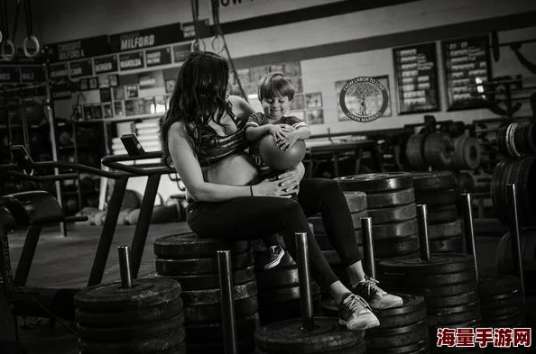 探索欧美另类视频:孕妇的独特视角与真实生活记录 探索欧美另类视频:孕妇的独特视角与真实生活记录