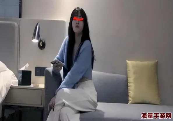 探花视频 吃瓜 17C:最新动态曝光,网友热议引发广泛关注与讨论,背后故事令人深思! 探花视频 吃瓜 17C:最新动态曝光,网友热议引发广泛关注与讨论,背后故事令人深思!