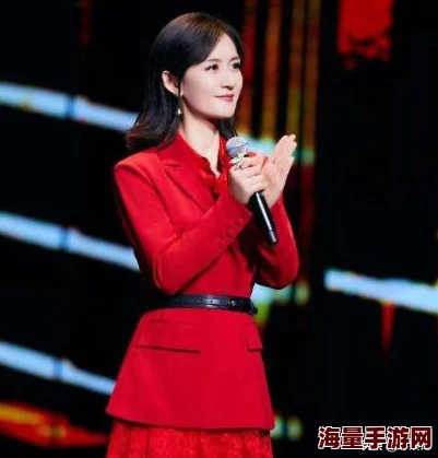 免费女人光着全身直播软件引发热议，用户数量激增，平台安全性和隐私保护问题亟待解决