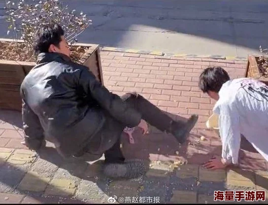 美女被狂躁视频免费看网友认为这种内容过于低俗，影响青少年价值观，呼吁加强网络监管和内容审核
