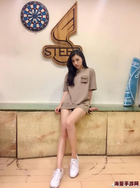 免费高清视美女福利视频网友认为这种视频内容丰富多样，能够满足不同观众的需求，但也有人担心其对青少年的影响