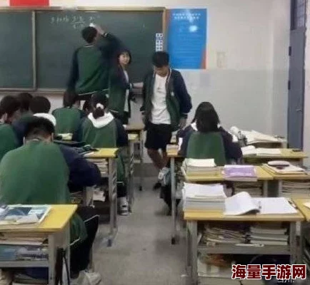 上课同桌用振动器折磨我事情闹大后老师介入，同桌被家长带回家反省