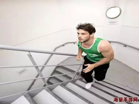 脑洞强人独创爬楼回家秘籍，惊喜揭秘！助力男士轻松找到归家新途径