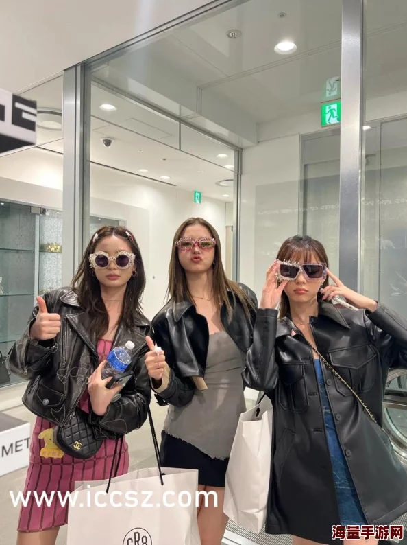 张筱雨两腿玉门分开艺术图片近日在网络上引发热议引发众多网友讨论与分享 张筱雨两腿玉门分开艺术图片近日在网络上引发热议引发众多网友讨论与分享