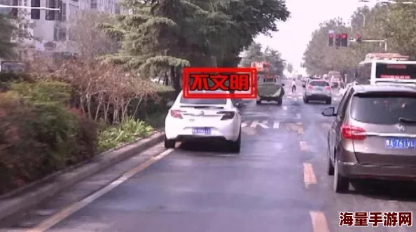 好大用力哦嗯快点公交车乘客拥挤司机谨慎驾驶缓慢行驶