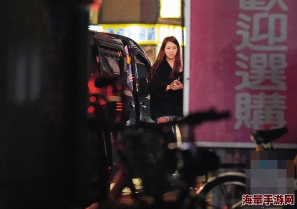 独家爆料waswaswas18yax疑似与神秘人士深夜K歌举止亲密 独家爆料waswaswas18yax疑似与神秘人士深夜K歌举止亲密