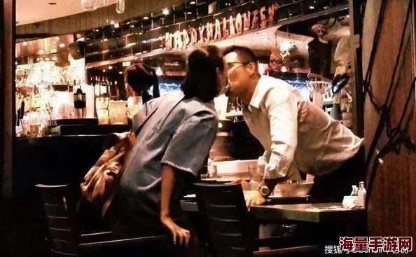 香港娱乐后宫传闻某小花为争夺资源深夜密会神秘富商 香港娱乐后宫传闻某小花为争夺资源深夜密会神秘富商