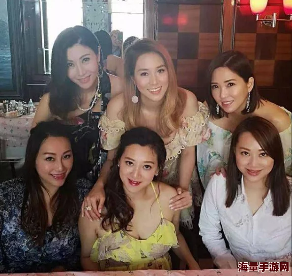 香港娱乐后宫传闻某小花为争夺资源深夜密会神秘富商 香港娱乐后宫传闻某小花为争夺资源深夜密会神秘富商