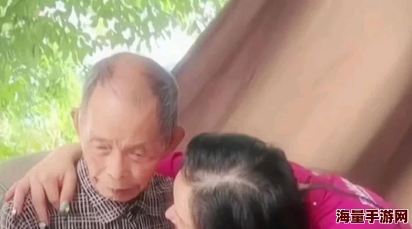 被老头糟蹋的新婚娇妻据说老头是当地富商出手阔绰送了别墅和跑车