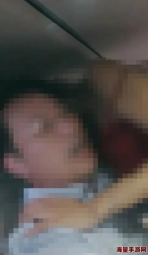 翁含着我的奶边摸边做小视频内容低俗恶心令人不适传播不良信息败坏社会风气
