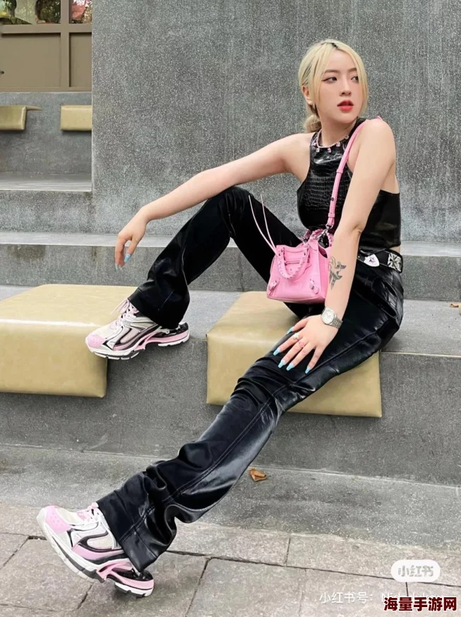 甜甜萌物语309话:最新热门靓丽泳装搭配攻略来袭 甜甜萌物语309话:最新热门靓丽泳装搭配攻略来袭