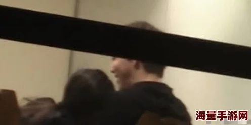 曹刘拉深夜密会神秘男子共进晚餐举止亲昵疑似新恋情曝光