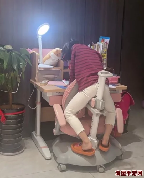 女生把腿长开来男生来桶为何备受争议因为它可能涉及对女性的物化和性暗示引发了伦理道德的质疑 女生把腿长开来男生来桶为何备受争议因为它可能涉及对女性的物化和性暗示引发了伦理道德的质疑