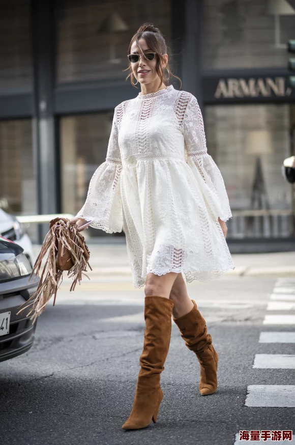 欧洲骚妇2025时尚回归引领性感蕾丝风潮